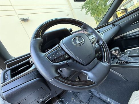 Used 2019 Lexus ES 300h w/ Premium Package FWD image 8