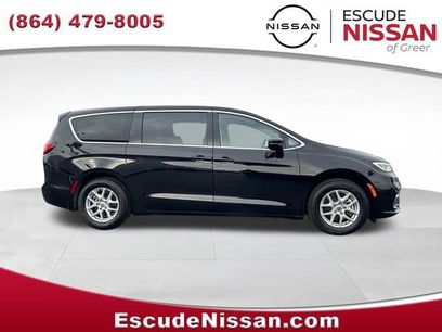 Used 2024 Chrysler Pacifica Touring-L