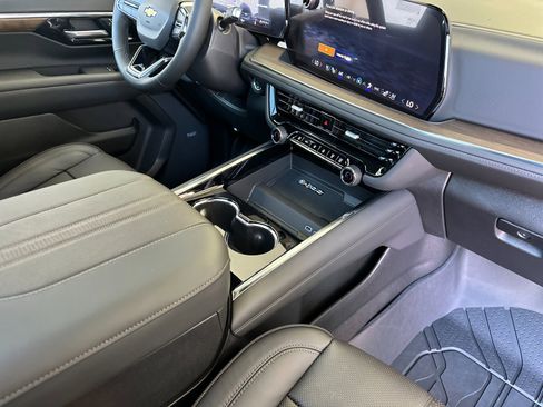 New 2025 Chevrolet Suburban High Country image 19