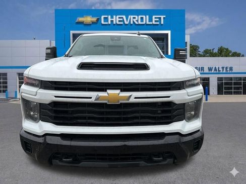 Used 2024 Chevrolet Silverado 2500 Custom w/ Custom Value Package image 9