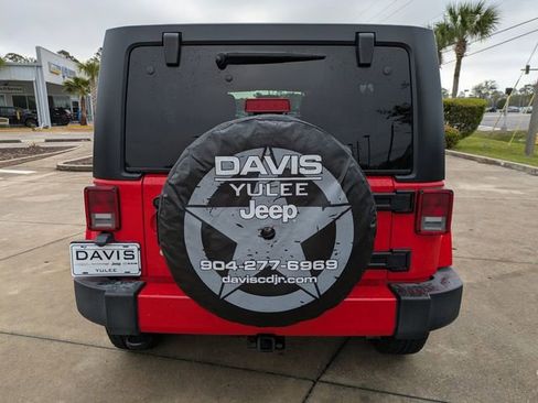 Used 2017 Jeep Wrangler Unlimited Sahara w/ Connectivity Group image 5