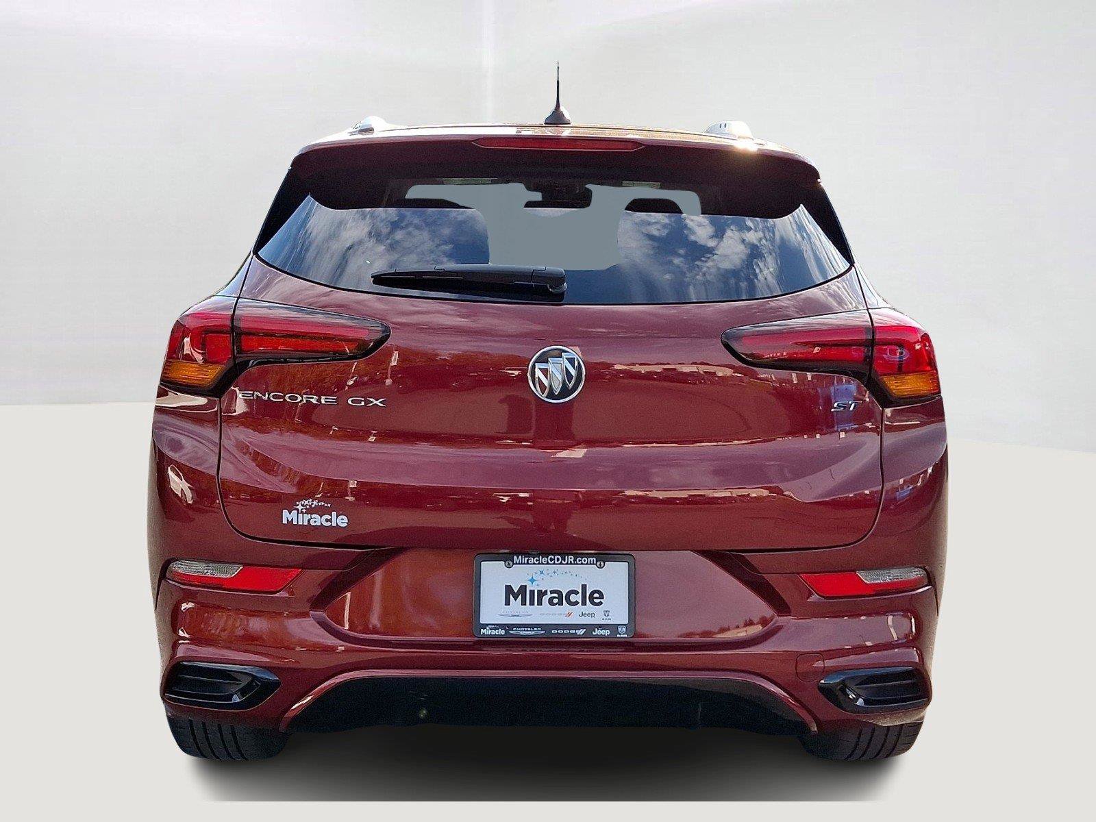 Used 2023 Buick Encore GX Select w/ Sport Touring Package FWD image 5