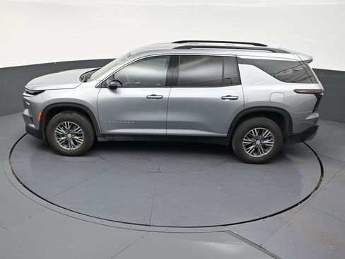 Used 2024 Chevrolet Traverse LT FWD image 13