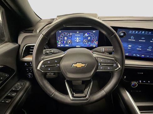 Used 2025 Chevrolet Suburban High Country AWD/4WD image 14