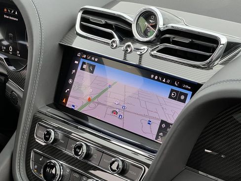Used 2022 Bentley Bentayga image 44