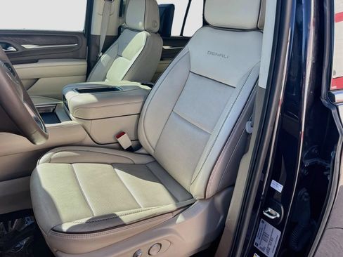 Used 2024 GMC Yukon Denali w/ Advanced Technology Package AWD/4WD image 20
