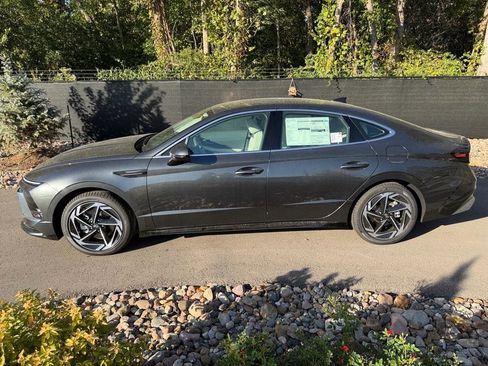 New 2026 Hyundai Sonata SEL image 2