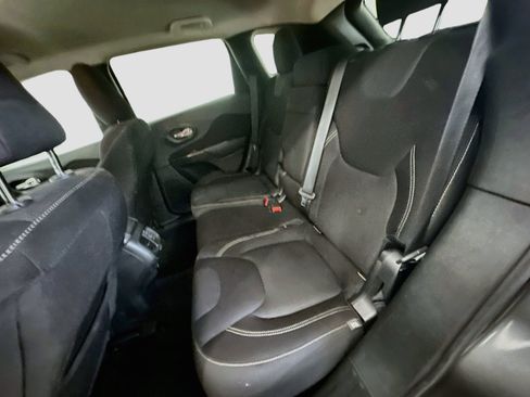 Used 2016 Jeep Cherokee Latitude AWD/4WD image 28