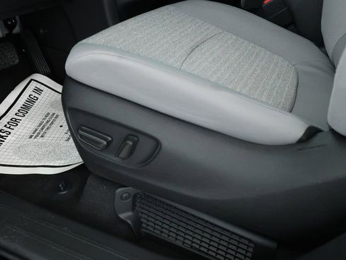 Used 2025 Toyota Sienna LE image 8