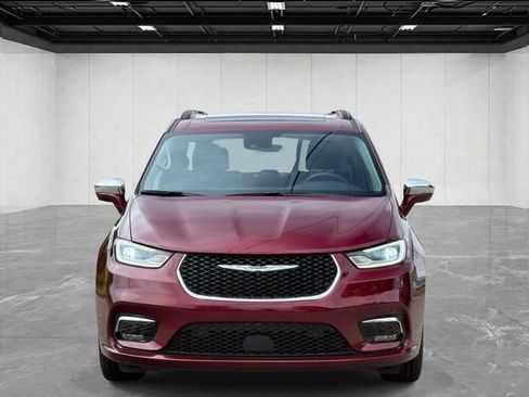 Used 2022 Chrysler Pacifica Limited FWD image 8