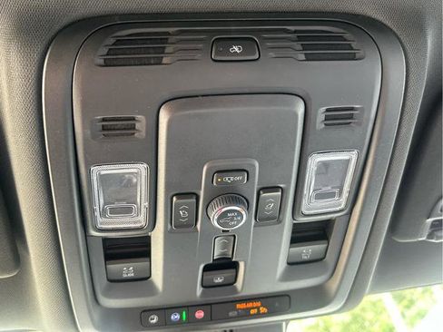 New 2025 Chevrolet Suburban Premier image 45