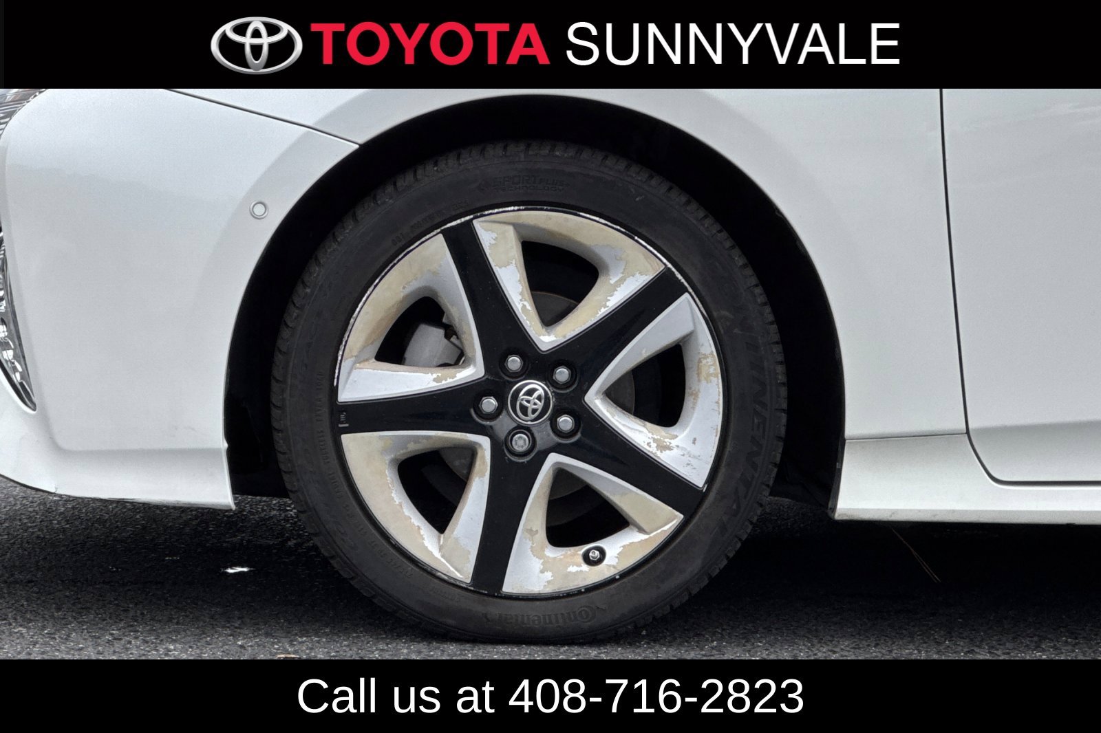 Certified 2018 Toyota Prius Three Touring FWD image 29