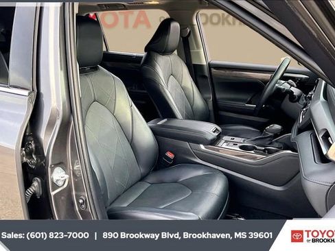 Used 2022 Toyota Highlander Platinum image 6