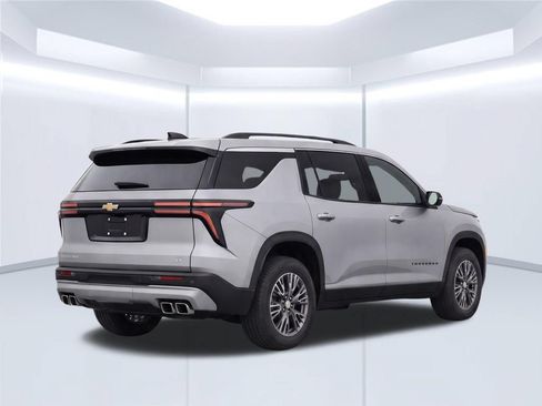 Used 2024 Chevrolet Traverse LT FWD image 4