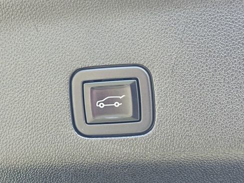 Used 2021 Chevrolet Tahoe Z71 image 12