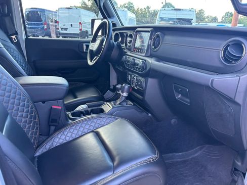 Used 2023 Jeep Wrangler Unlimited Sahara AWD/4WD image 19
