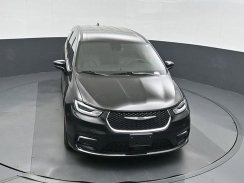 Used 2025 Chrysler Pacifica Select FWD image 36
