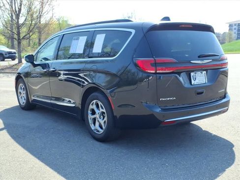 Used 2023 Chrysler Pacifica Limited FWD image 32