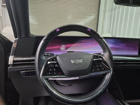 Certified 2025 Cadillac Escalade IQ Luxury 1 w/ Smart Trailering package image 15