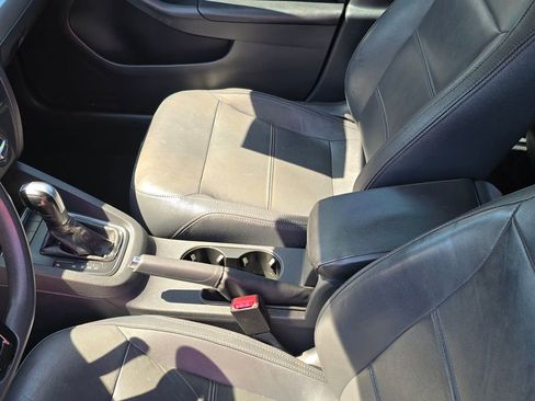 Used 2015 Volkswagen Jetta SE FWD image 26