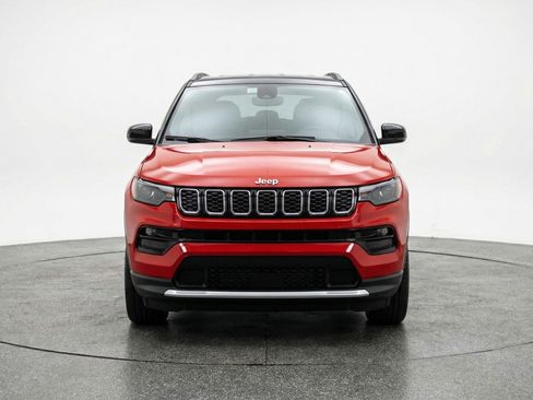 Used 2025 Jeep Compass Limited AWD/4WD image 2