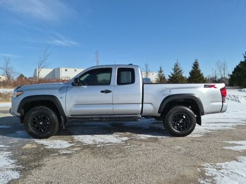Used 2022 Toyota Tacoma SR w/ SX Package image 10