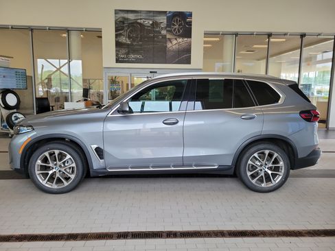 Used 2024 BMW X5 xDrive40i AWD/4WD image 8