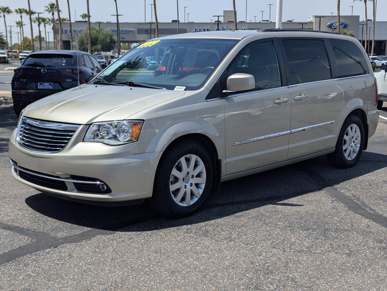 Used 2013 Chrysler Town & Country Touring FWD image 5