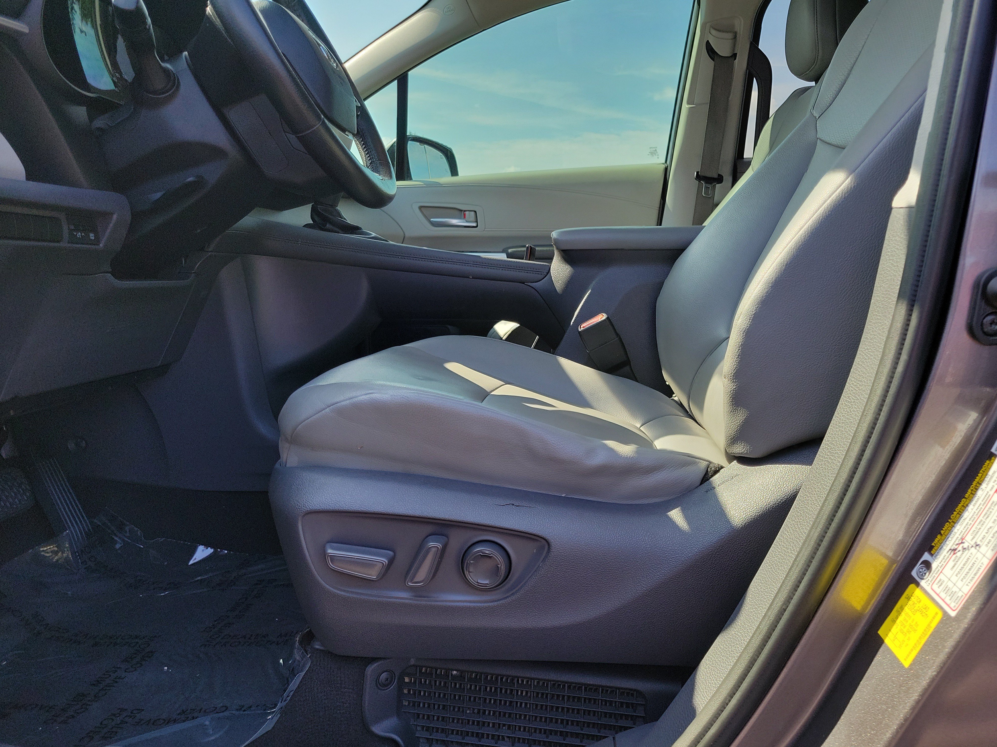 Used 2021 Toyota Sienna XLE w/ XLE Plus Package AWD/4WD image 16