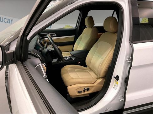 Used 2016 Ford Explorer XLT w/ Equipment Group 201A AWD/4WD image 10