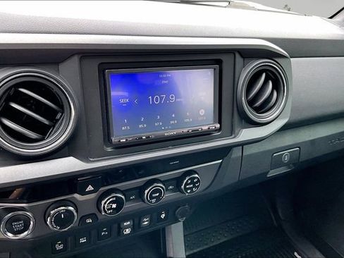 Used 2018 Toyota Tacoma TRD Sport w/ Technology Package AWD/4WD image 6