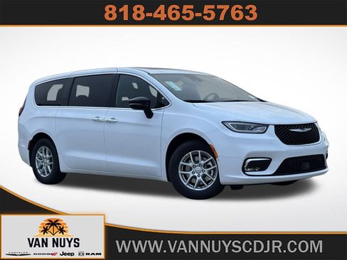 New 2026 Chrysler Pacifica Select image 1