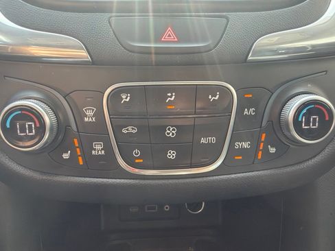 Used 2020 Chevrolet Equinox Premier AWD/4WD image 9