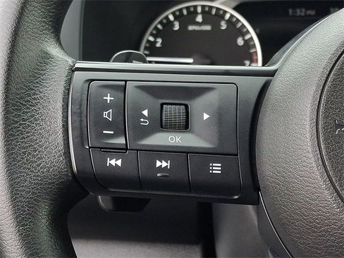 Used 2024 Nissan Pathfinder S image 21