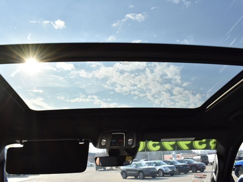 Used 2025 Jeep Wagoneer Series II w/ Premium Group I image 34