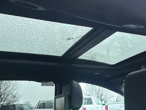 New 2026 Chrysler Pacifica Limited w/ Uconnect Theater Family Group image 16