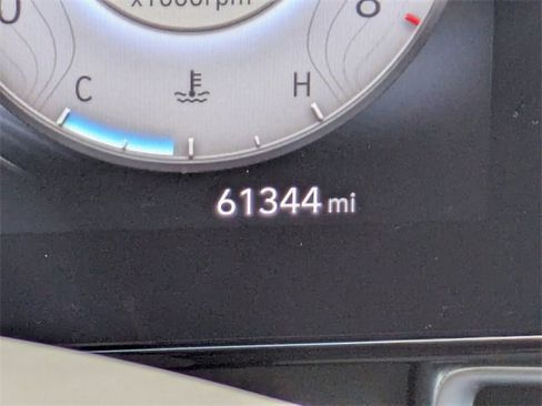 Used 2023 Hyundai Elantra SEL w/ Convenience Package image 30