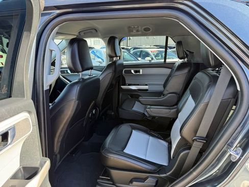 Used 2022 Ford Explorer XLT w/ Equipment Group 202A image 4