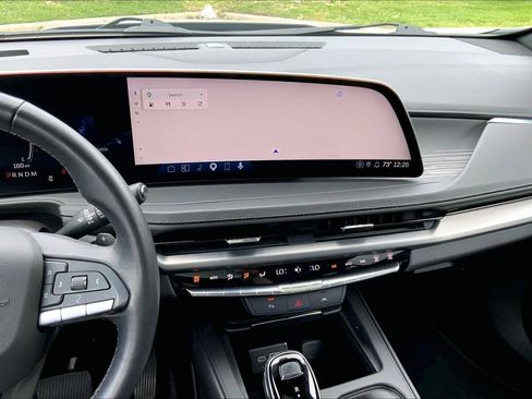 Used 2025 Cadillac XT4 Premium Luxury FWD image 6