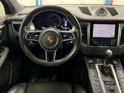 Used 2017 Porsche Macan Turbo image 21