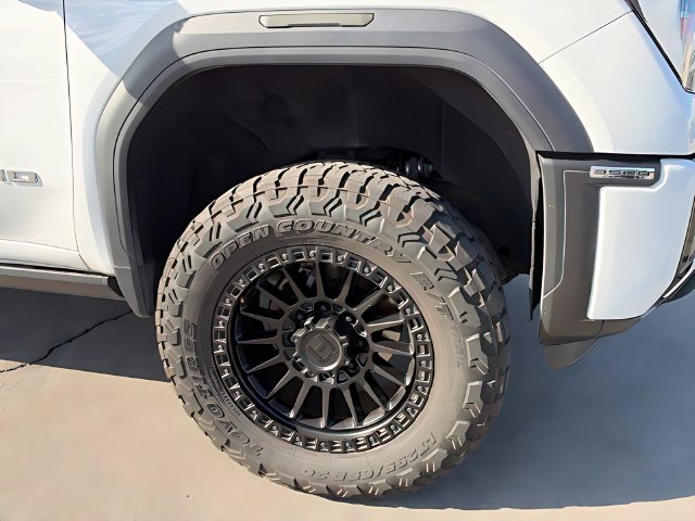 Used 2024 GMC Sierra 3500 AT4 w/ Technology Package AWD/4WD image 13
