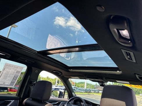 Used 2021 Cadillac XT6 Premium Luxury AWD/4WD image 31