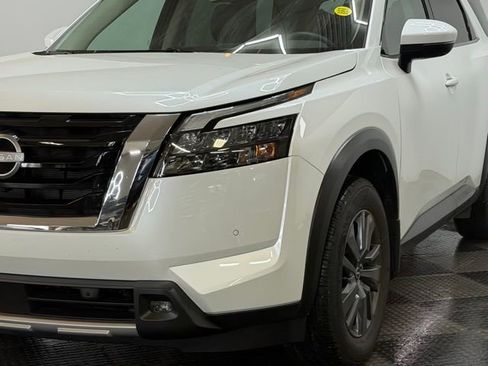 Used 2025 Nissan Pathfinder SL w/ Lighting Package (N92) image 6