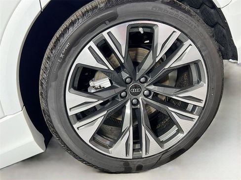 New 2026 Audi Q8 Premium Plus image 32