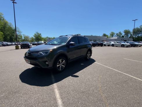 Used 2018 Toyota RAV4 XLE w/ Plus Extra Value Package AWD/4WD image 4