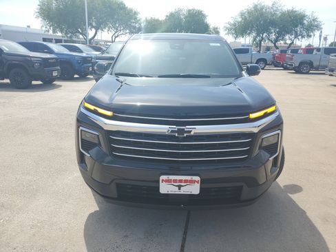 New 2026 Chevrolet Traverse LT w/ Driver Confidence Package FWD image 2