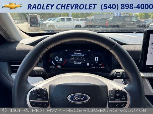 Used 2025 Ford Explorer Active AWD/4WD image 6