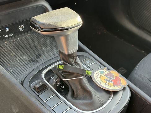 Used 2024 Hyundai Kona SEL FWD image 9