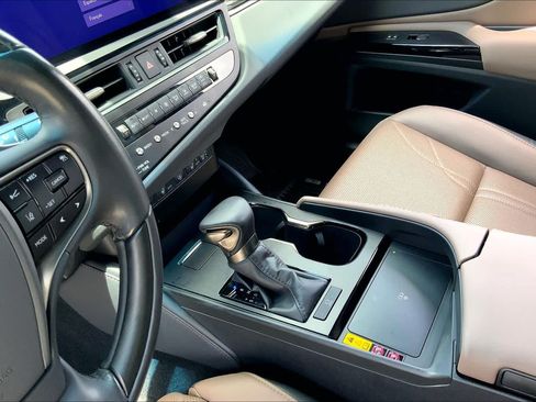Used 2025 Lexus ES 350 Ultra Luxury FWD image 16