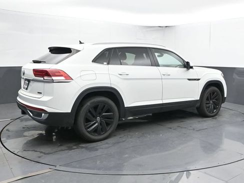 Used 2022 Volkswagen Atlas Cross Sport SE AWD/4WD image 2